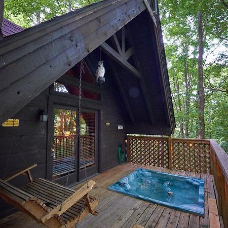 Wild Columbine - Gatlinburg Area Hottub Romantic Cabin Villa Sevierville Exterior photo