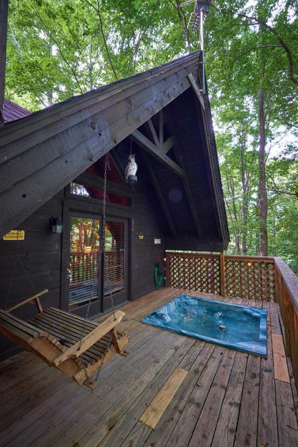 Wild Columbine - Gatlinburg Area Hottub Romantic Cabin Villa Sevierville Exterior photo