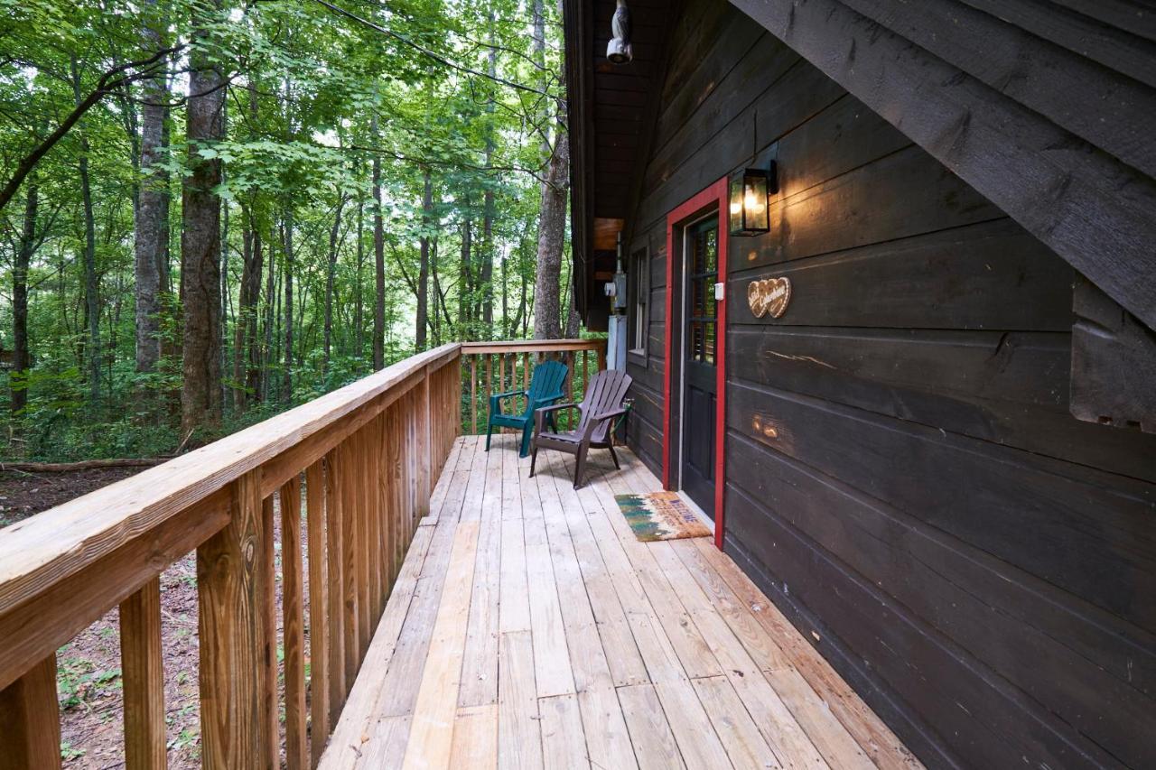 Wild Columbine - Gatlinburg Area Hottub Romantic Cabin Villa Sevierville Exterior photo