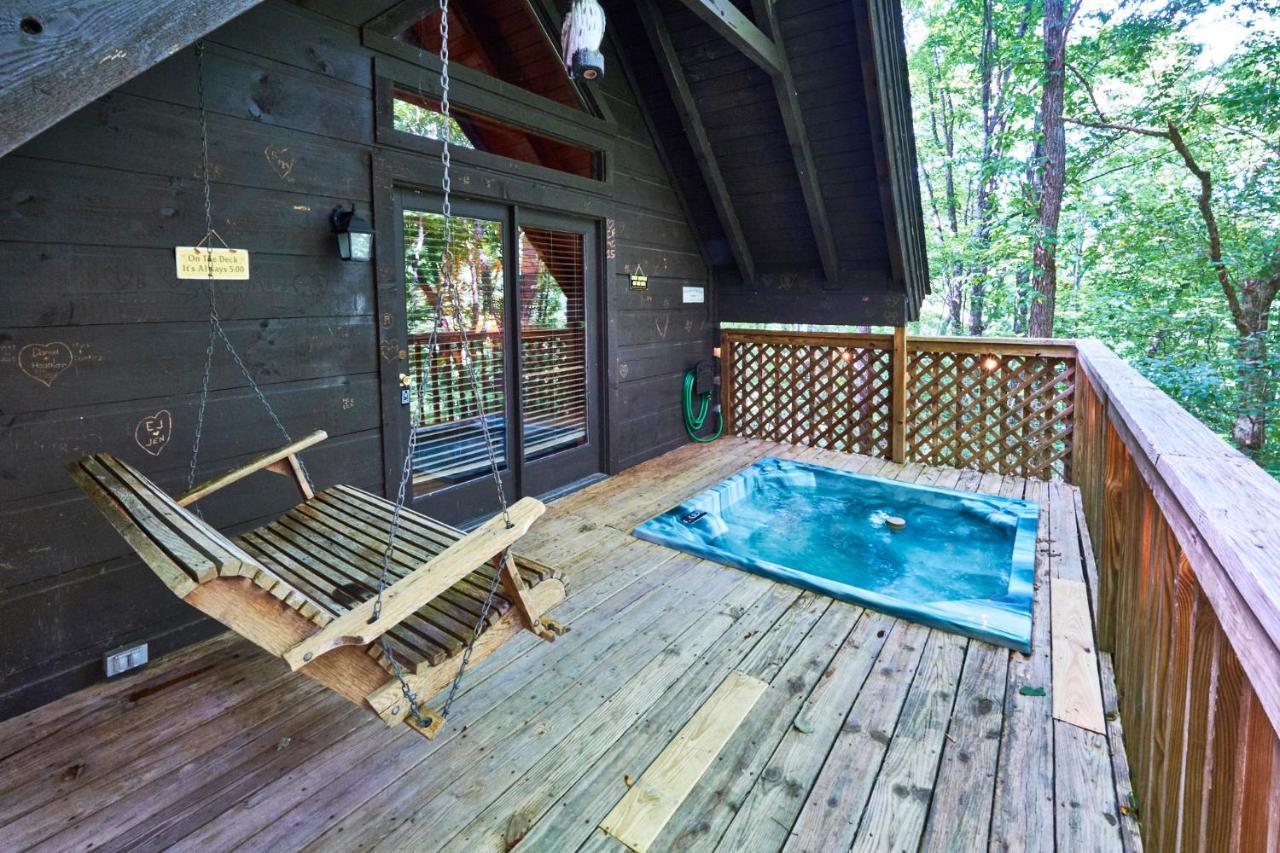 Wild Columbine - Gatlinburg Area Hottub Romantic Cabin Villa Sevierville Exterior photo